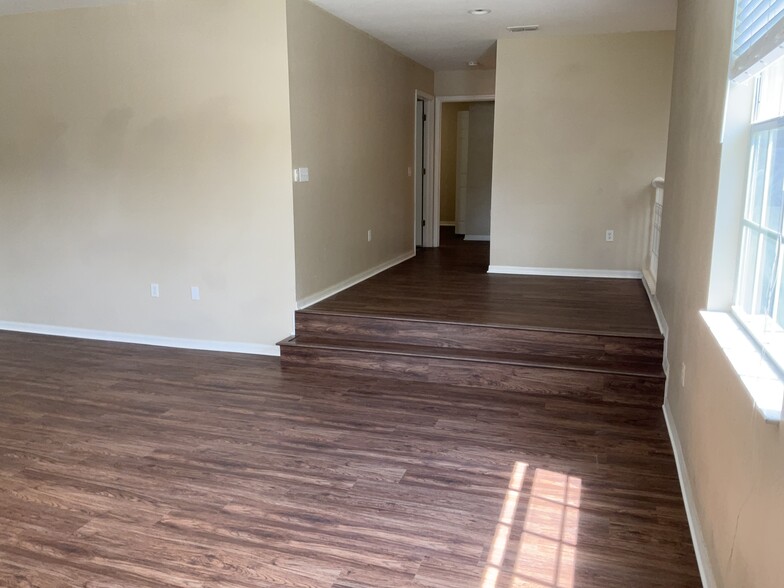 Building Photo - 2804 Spring Meadow Dr