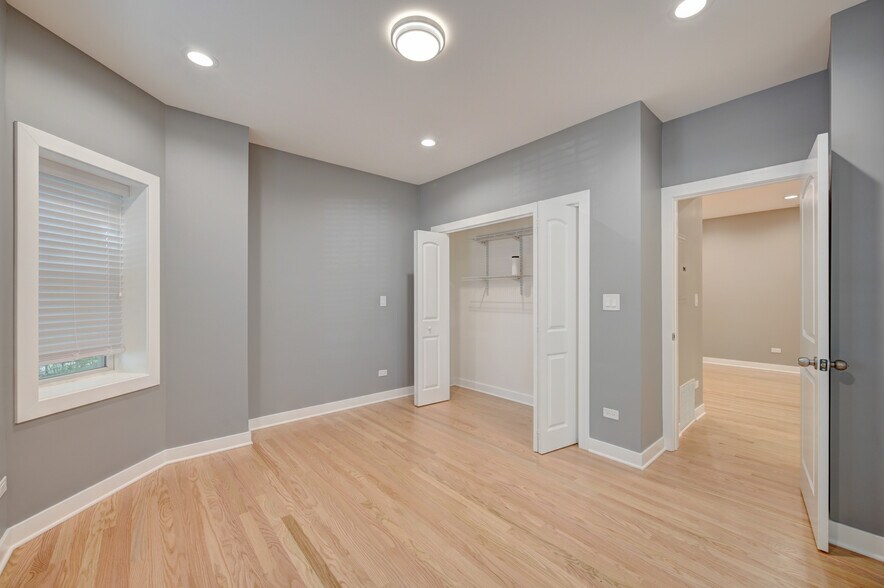 Building Photo - 1430 N Maplewood Ave
