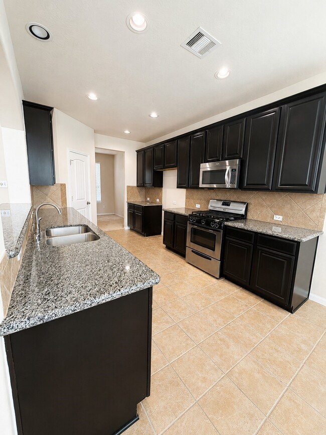 Building Photo - 24907 Diamond Ranch Dr