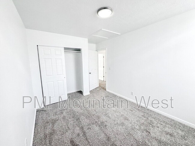 Building Photo - 36 Orchard Ln