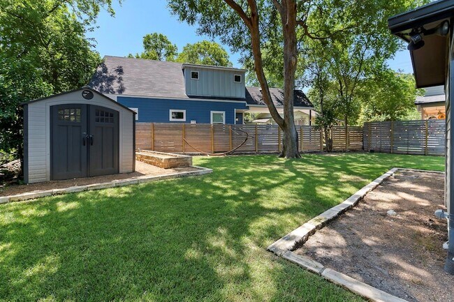 Building Photo - 3307 Garden Villa Ln