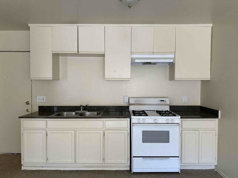 Building Photo - 255 Loma Dr