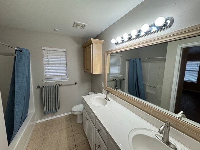 Building Photo - Charming 3 bedroom home with storm shelter in Norman! No carpet and a large pantry!