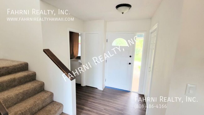 Building Photo - PALEHUA GARDENS - Upgraded 3 Bedroom Townhome