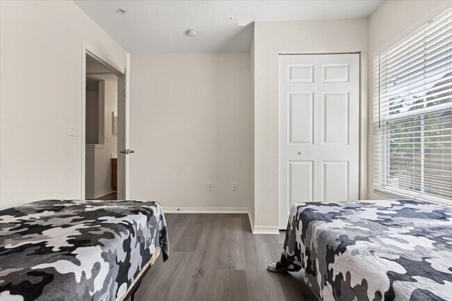 Building Photo - 2624 Lodi Cir