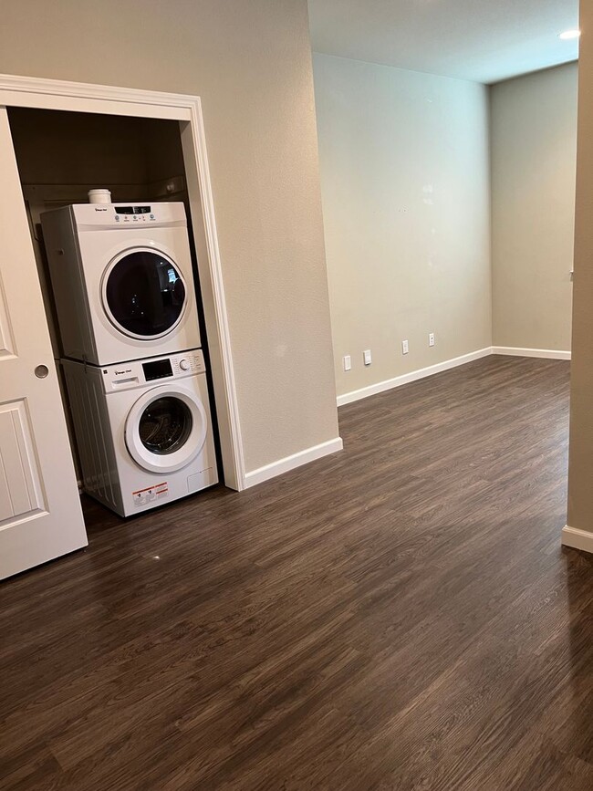 Building Photo - Park Pointe