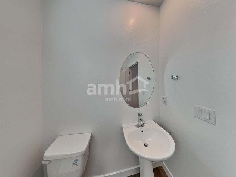 Building Photo - 20177 W Thomas Rd