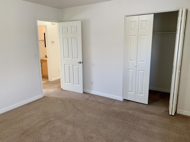 Building Photo - 3895 Kitt Dr