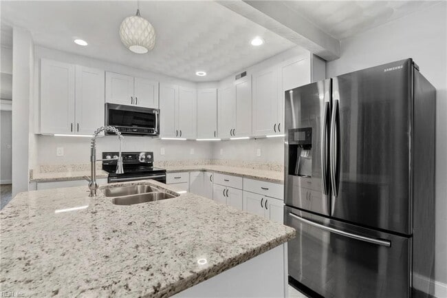 Building Photo - 1544 Crescent Pointe Ln