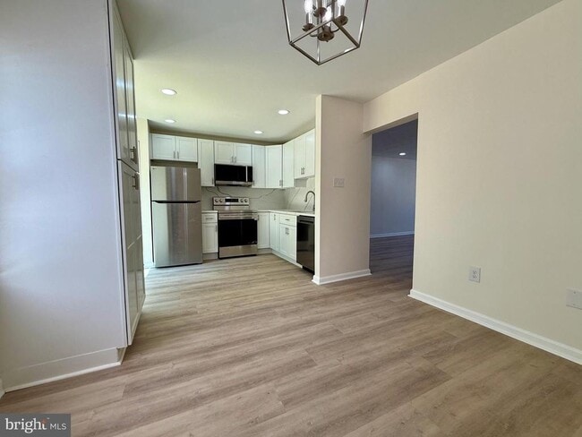 Building Photo - 4 Bright Star Ct