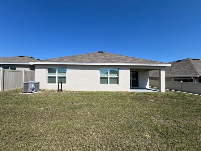 Building Photo - 4 Bedroom, 2 Bathroom Home in the Highly D...