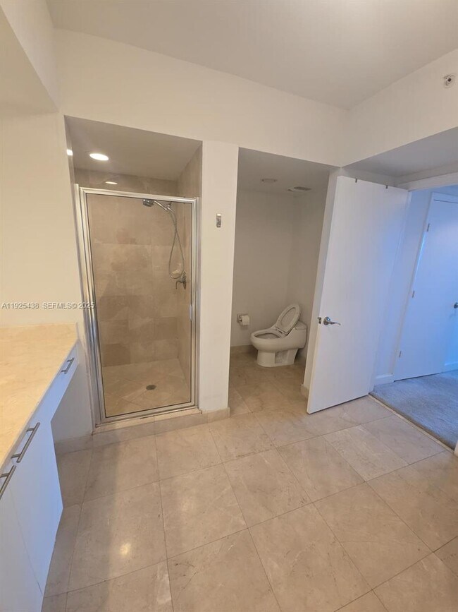 Building Photo - 14951 Royal Oaks Ln