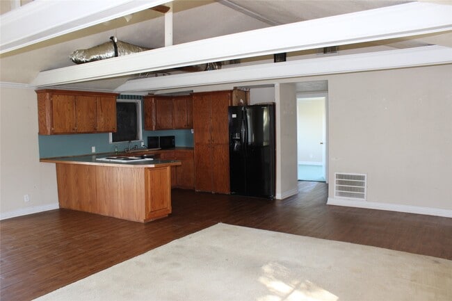 Building Photo - 440 Creek Dr