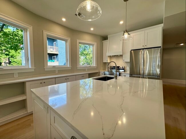 Building Photo - 8 Spalding St