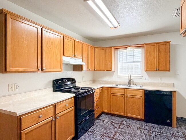 Building Photo - 3 Bedroom, 2 Bath Home in Cleburne, TX!
