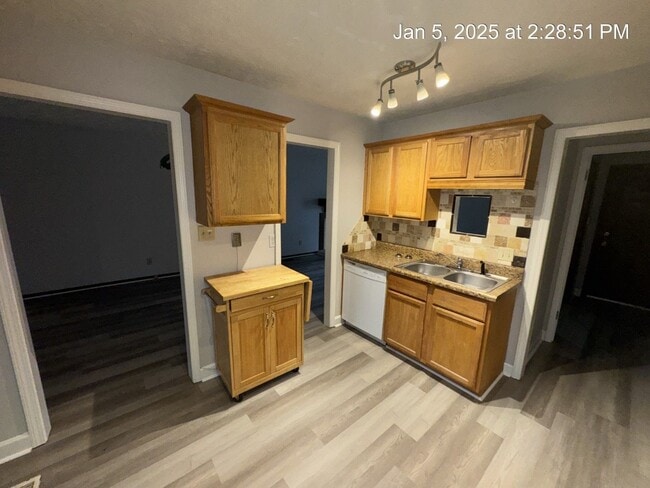 Building Photo - 203 Bayfield Loop
