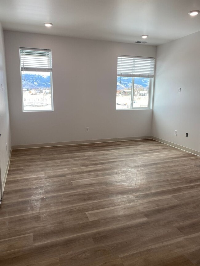 Building Photo - Driggs - New Flats at Teton Peaks Unit 204