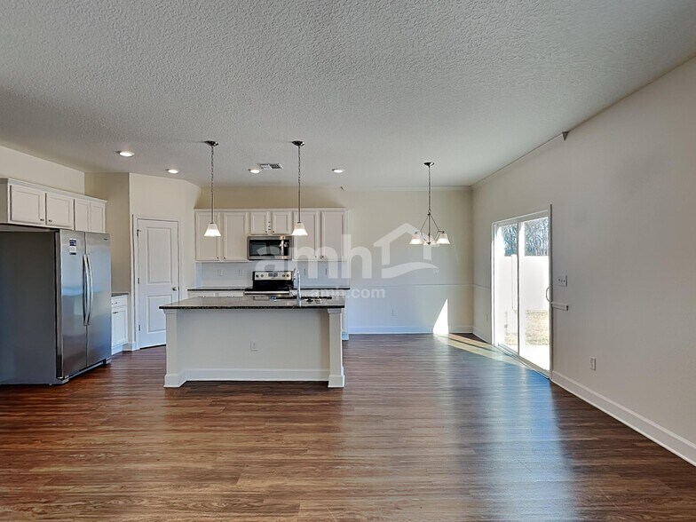 Building Photo - 3051 Creek Village Ln