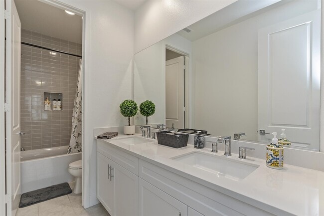 Building Photo - 84656 Litorale Ct