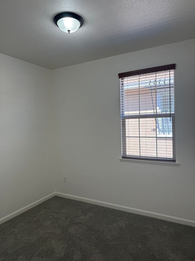 Building Photo - NICE 2-STORY CONDO 3 BED, 2.5 BATH, & 2 CAR GARAGE NEAR SHOPPING & HWY 50!