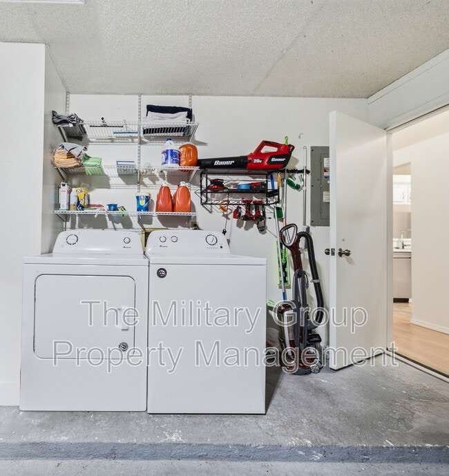 Building Photo - 1261 Cutlass Rd