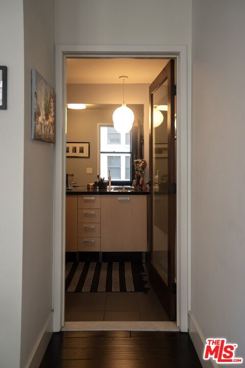 Building Photo - 460 S Spring St