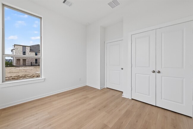 Building Photo - 16739 Lake Austin St