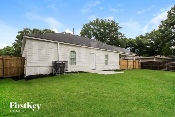 Building Photo - 6301 Green Grove Dr
