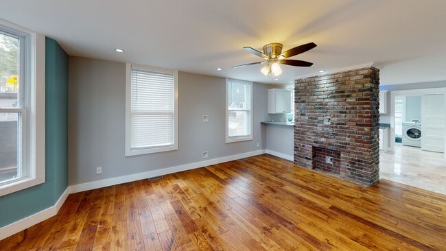 Building Photo - $1685 per Bedroom | 4BR in Fort Sanders Du...