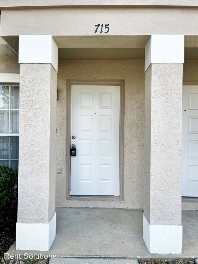 Building Photo - 2 br, 2.5 bath House - 715 Kensington Lake...