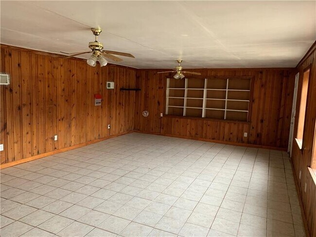 Building Photo - 2111 E Piedmont Rd