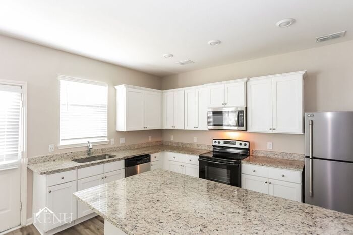 Building Photo - 2022 Delta Downs Dr