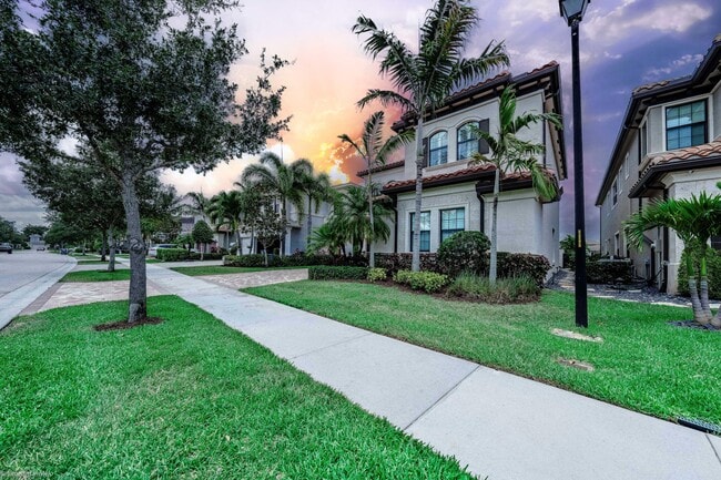 Building Photo - 9368 Eden Roc Ct