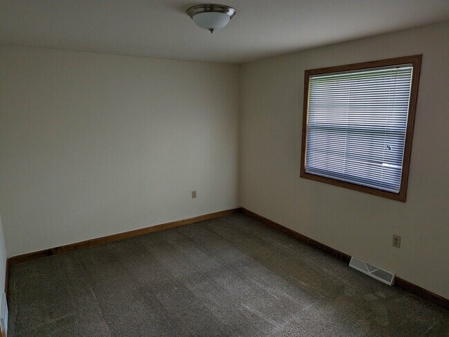 Bedroom - 6109 New Taylor Rd