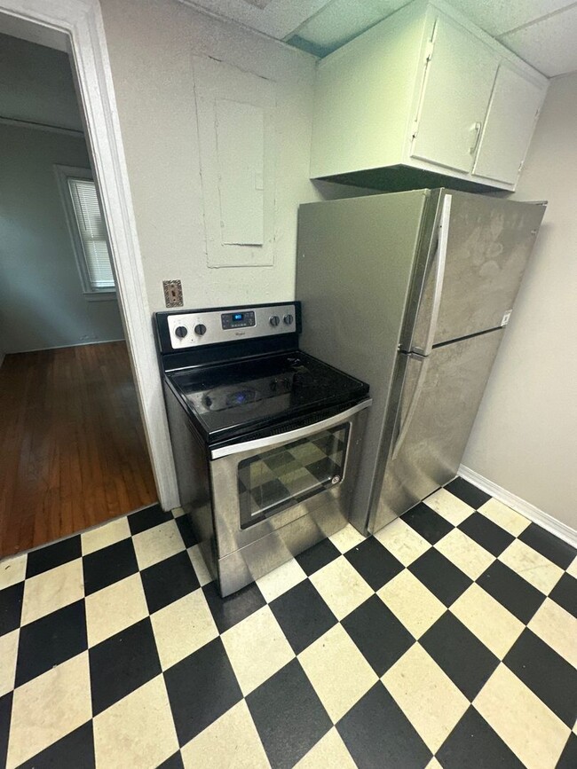 Building Photo - 100 Edwards St