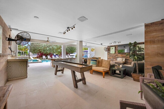 Building Photo - 1076 NE Little River Dr