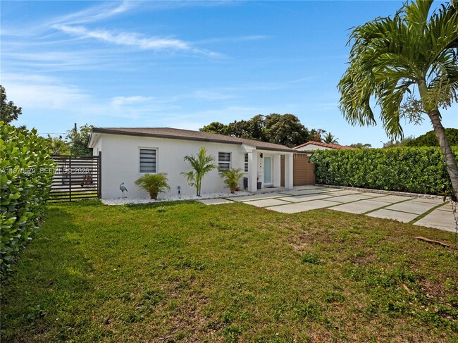 Building Photo - 920 NE 159th St