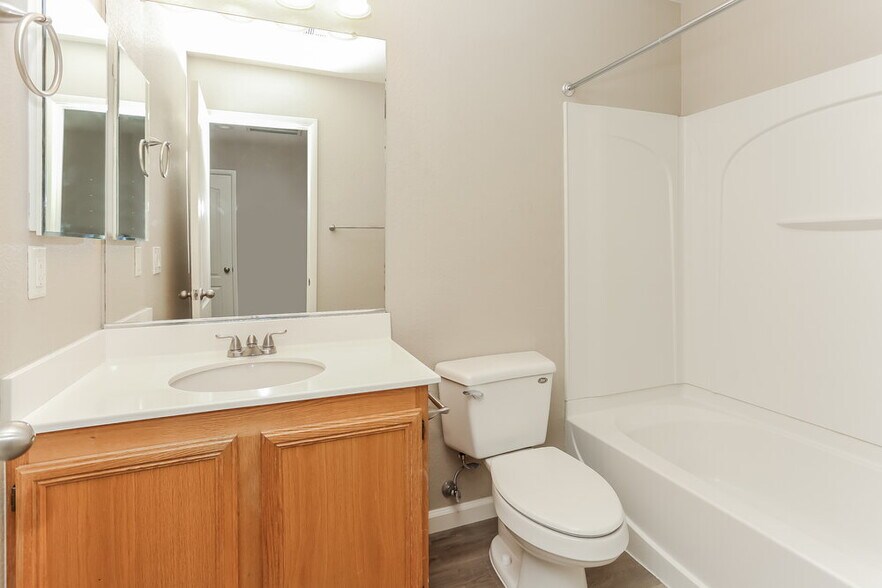 Building Photo - 9132 Patrick Henry Ave