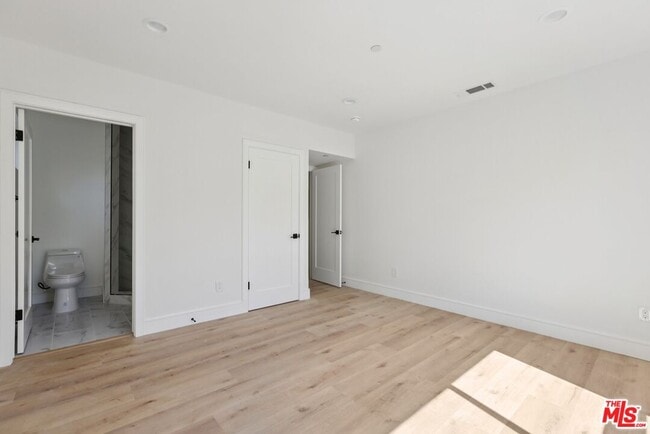 Building Photo - 2111 Holly Dr