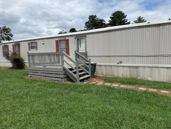 Building Photo - Greenback 37742 - 3 bed 2 bath mobile home - Lease-to-Own Option - call Troy Adams 865-233-6949