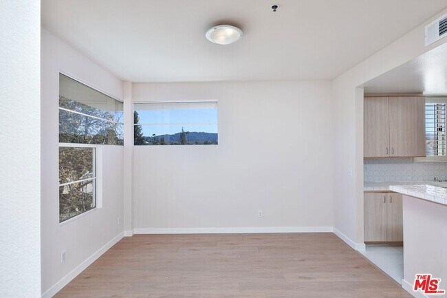 Building Photo - 5350 White Oak Ave