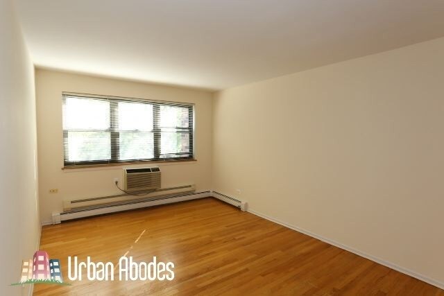 Building Photo - 648 W Wrightwood Ave