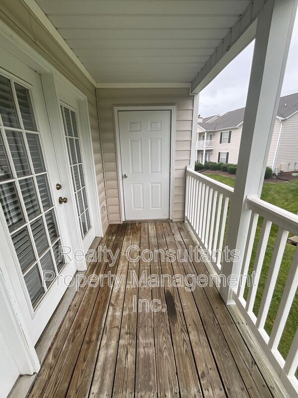 Building Photo - 7117 W Friendly Ave