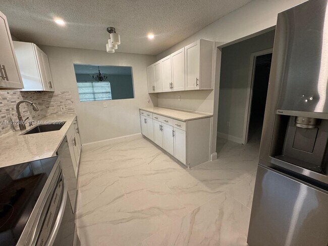 Building Photo - 1651 Van Buren St