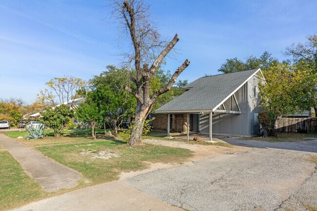 Building Photo - CV-AUS6901 Woodhue