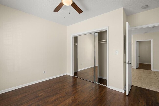 Building Photo - 712 W 21st St