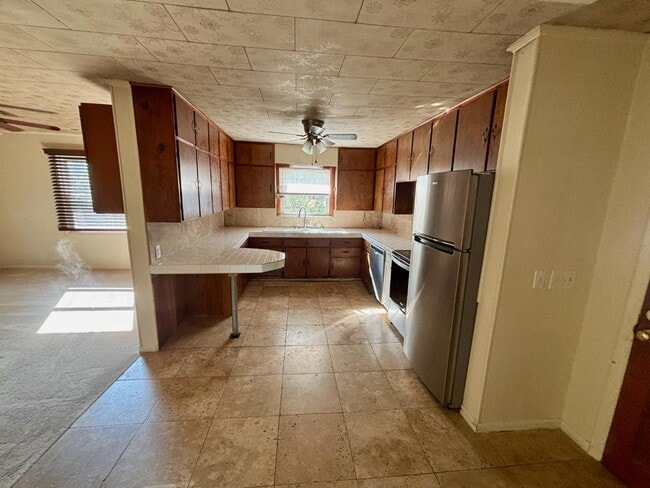 Building Photo - 6919 Deep Springs Rd