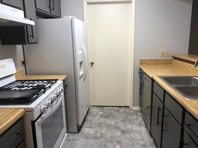 Building Photo - 7002 Ivory Key Ct