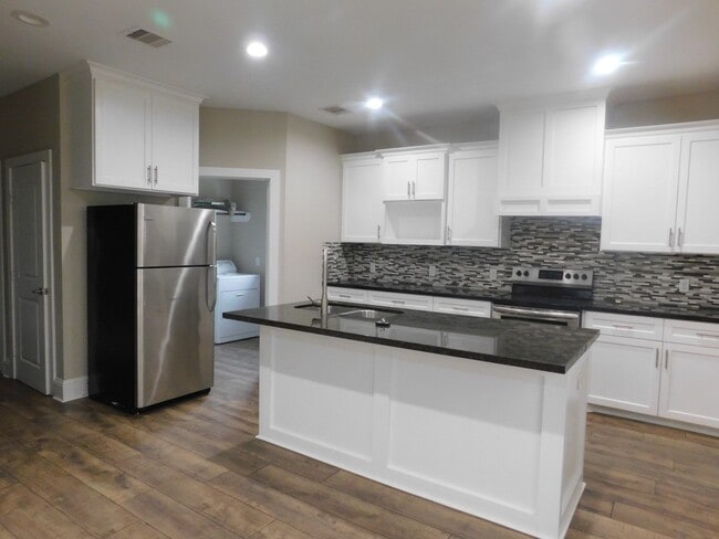 Building Photo - 4803 Forest Ct