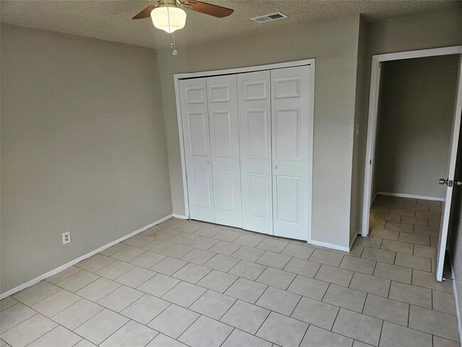 Building Photo - 10111 Wild Hollow Ln